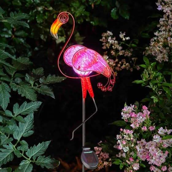 2x Flamingo Solar Stake