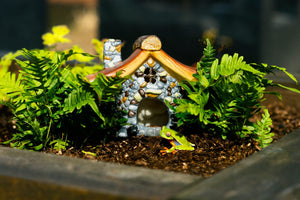 Resin Frog House Garden Ornament