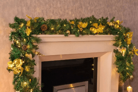 Christmas Gold Decorated LED Garland 2.7m