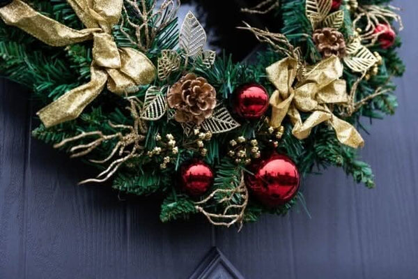 artificial-christmas-wreath-decoration-red-and-gold