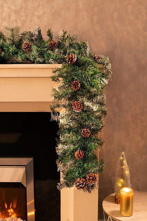 luxurious-christmas-garland-decor-acorns-and-snow