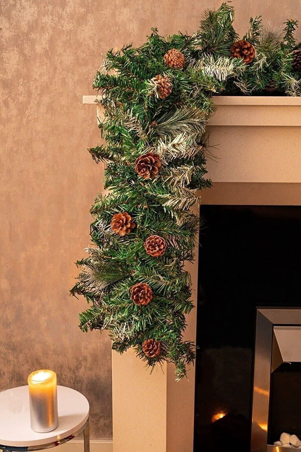 luxurious-christmas-garland-decor-acorns-and-snow