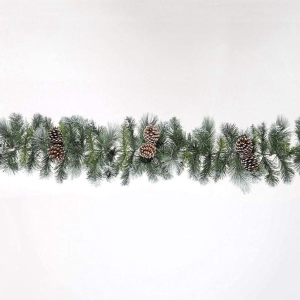 luxurious-christmas-garland-decor-acorns-and-snow