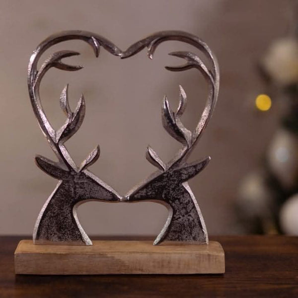 reindeer-wood-ornament-heart-on-base-silver